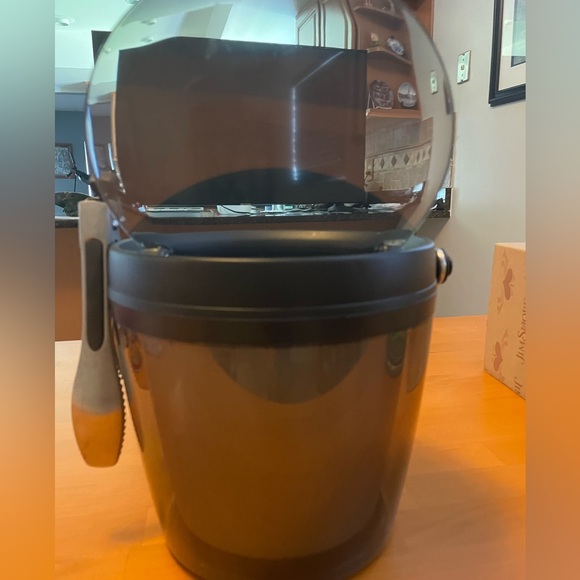 Ice bucket, 4 quarts, great condition. - Picture 3 of 10